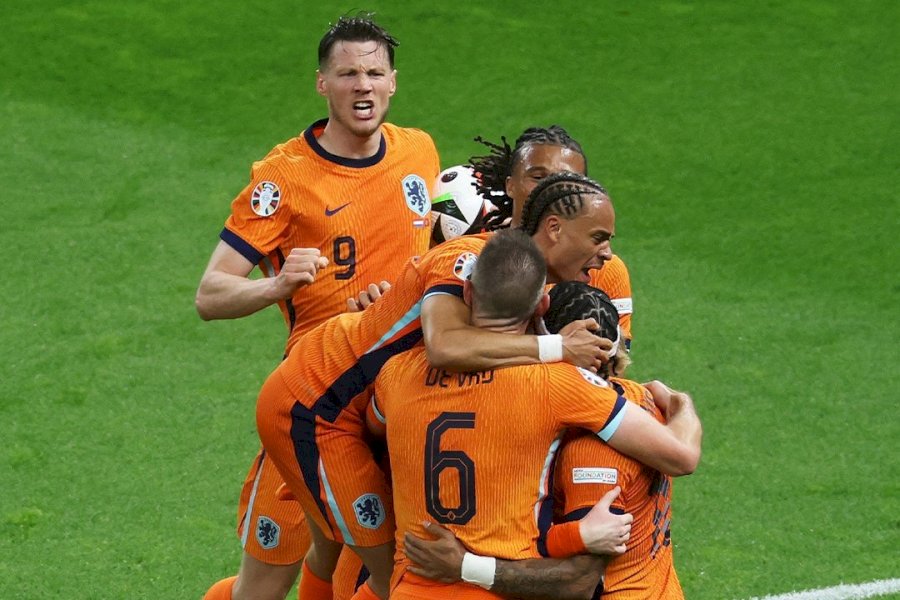 Gol Bunuh Diri Bawa Belanda Comeback Atas Turki
