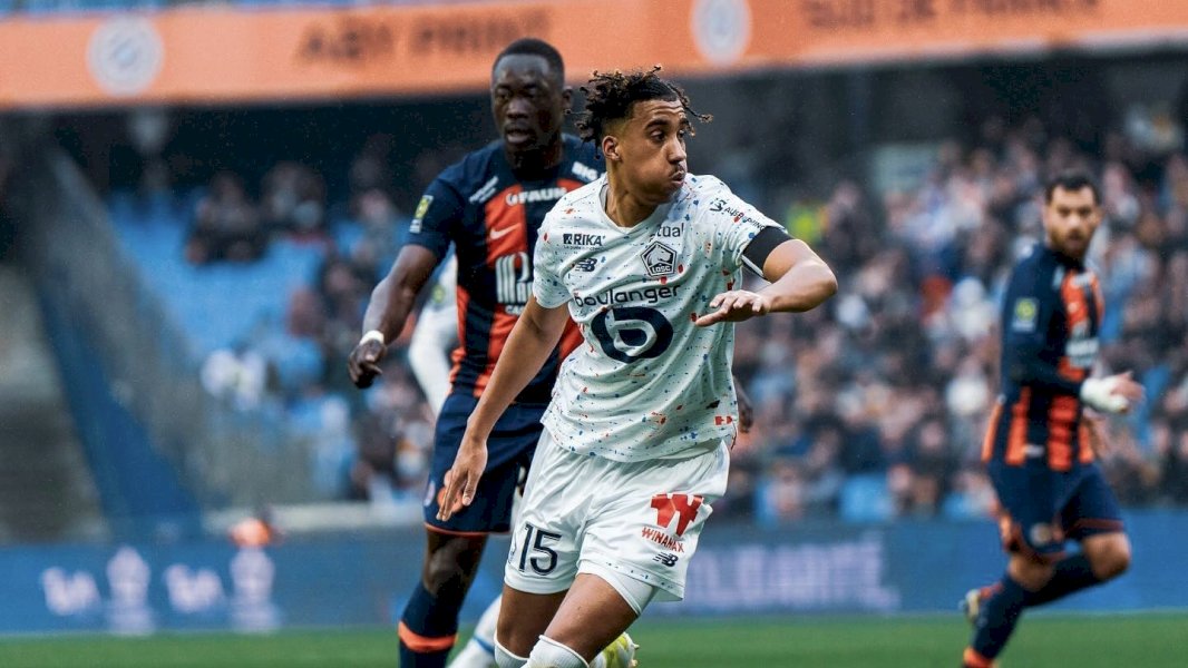 Manchester United telah mengajukan tawaran untuk Leny Yoro