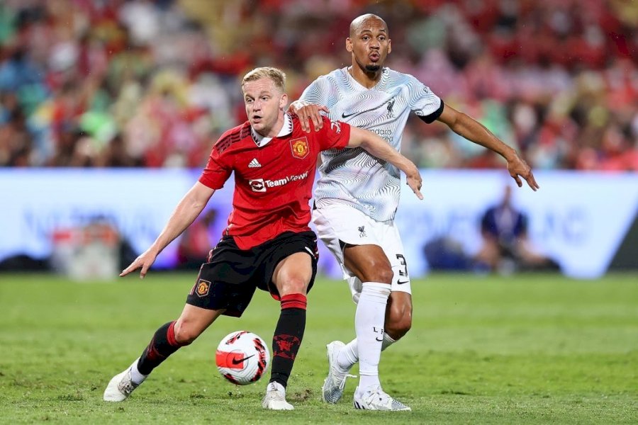 MU siap mengalami kerugian 90% untuk melepas Donny van de Beek ke Girona